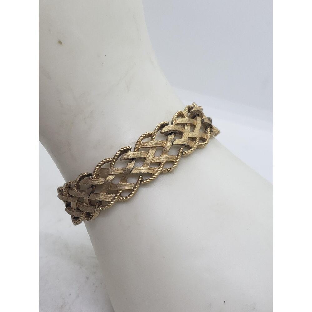 Vintage Trifari Bracelet Braided Link Textured Wide Chunky Signed Gold tone - Picture 8 of 10